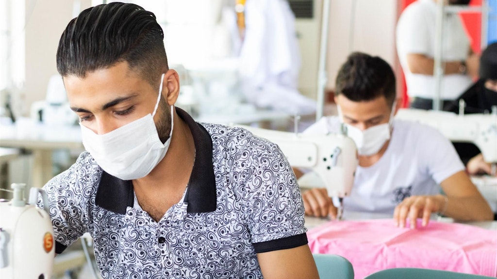 Syrian trainees in a textile atelier in Turkey 